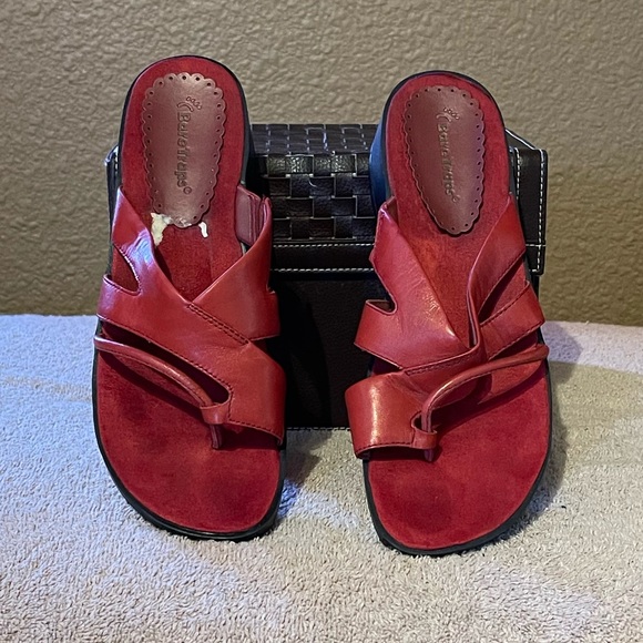 Bare Traps Red Sandals - Picture 2 of 10